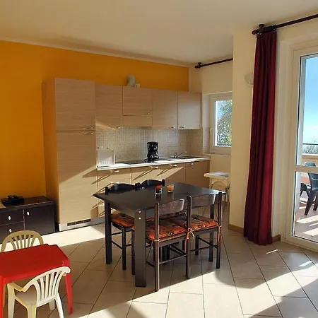 Villa Piazzo Sleeps 4 Pool Wifi Vercana